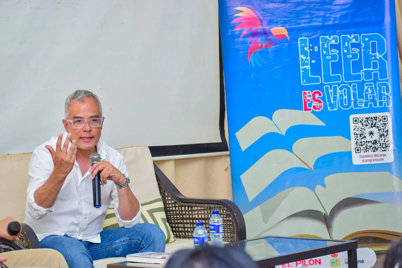 Fernando Gómez Echeverri, autor de Vidas de artistas, conversó sobre la centralización del arte y los retos de los creadores regionales. Foto: Said Armenta.